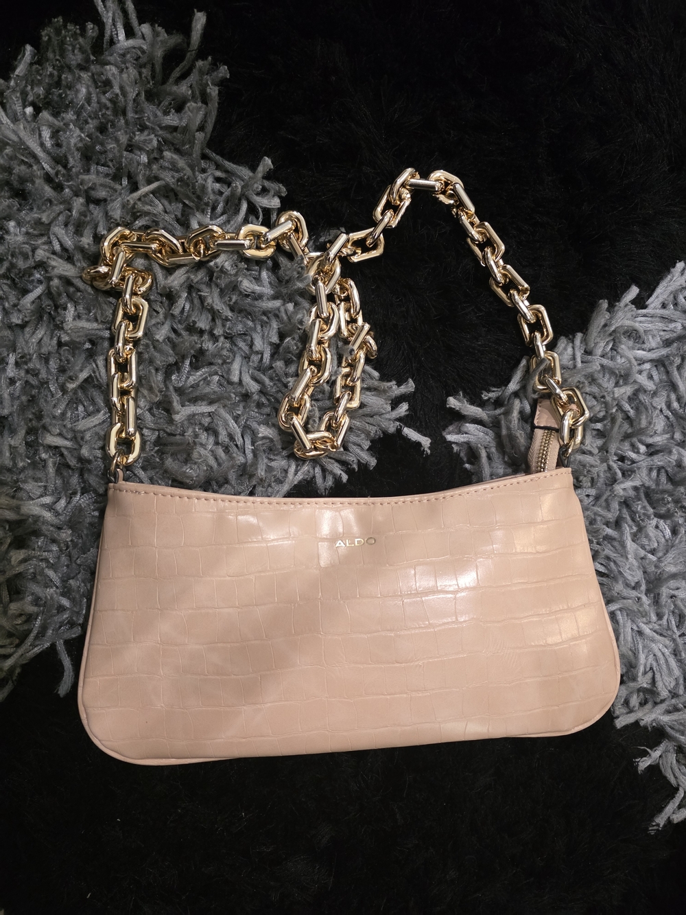 Aldo Chic Pebbled Shoulder Bag in Blush Pink with Gold Chain - Picture 7 of 7